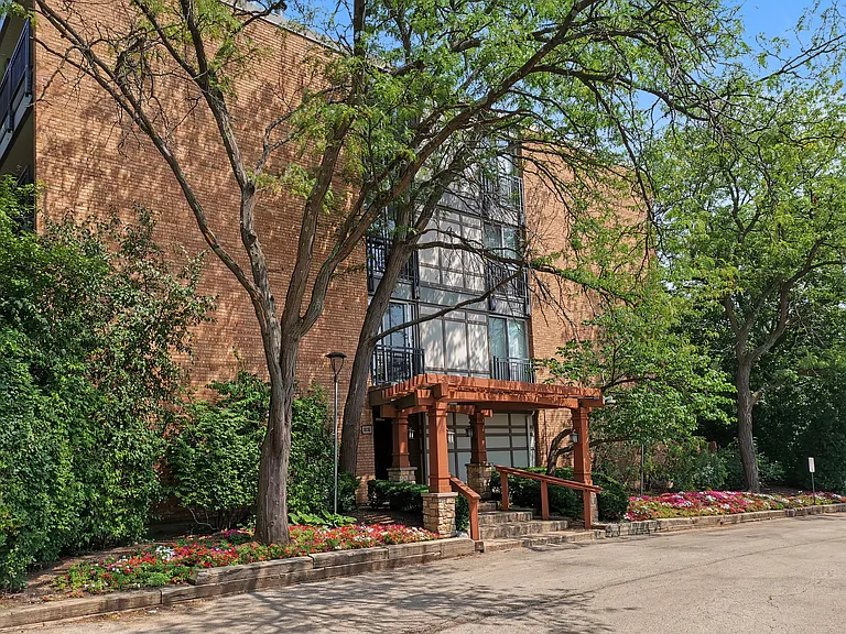 1833 Four Lakes Ave #2M — Photo 1