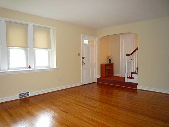 2nd image of 188 W Greenwood Ave
