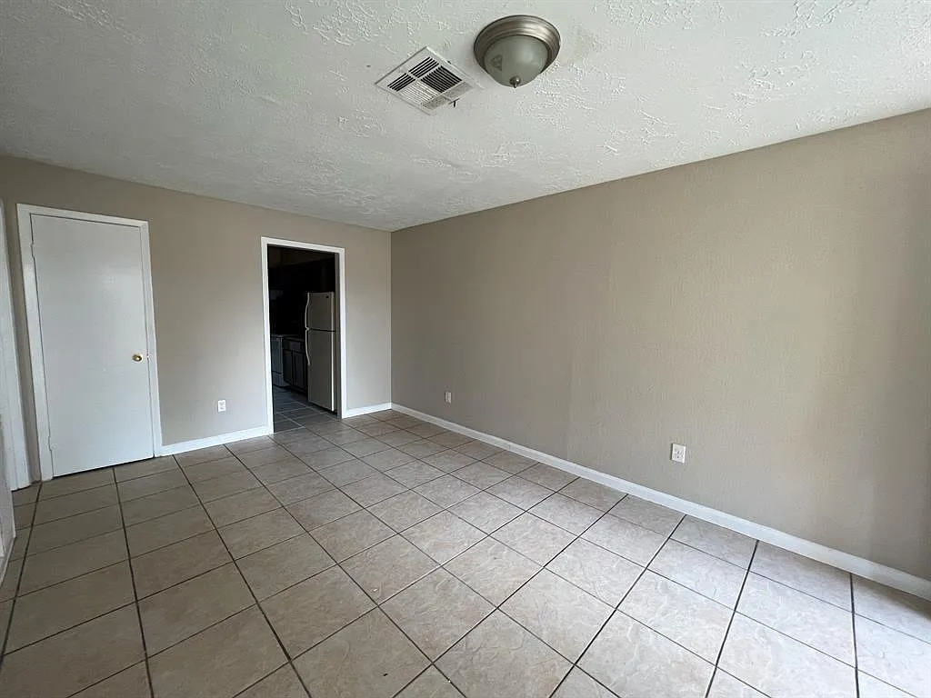 3 bed, 2.0 bath, 1250 sqft, $1,500 — Photo 3