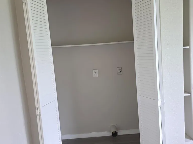 242 Bolden St — Photo 20