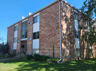 1021 1st St #9, Charleston, IL 61920