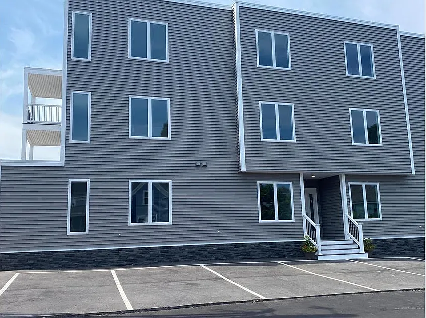 88 Union Ave — Photo 4