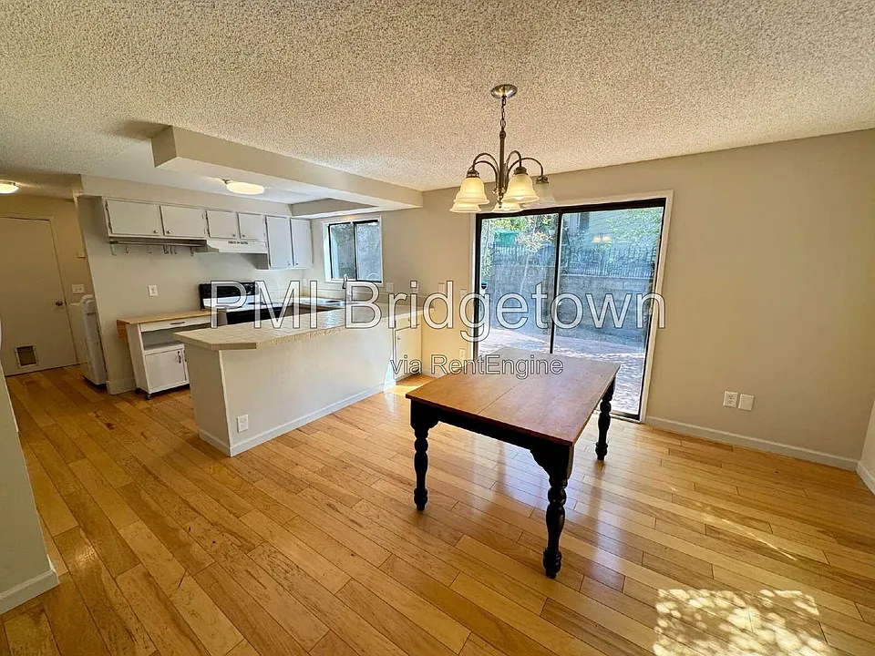 702 SW 6th Ct
