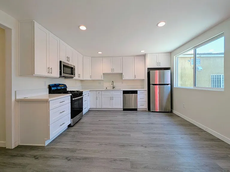 1575 Munson Ave #1/2 — Photo 3