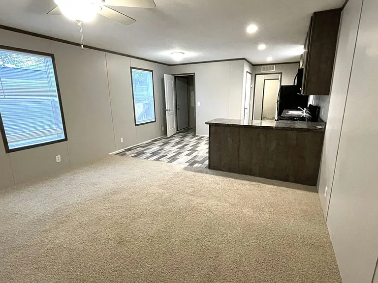 488 Linda Ln — Photo 5