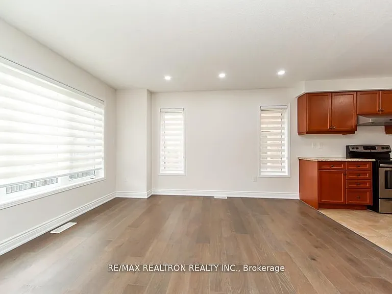 24 Skelton Cres — Photo 6