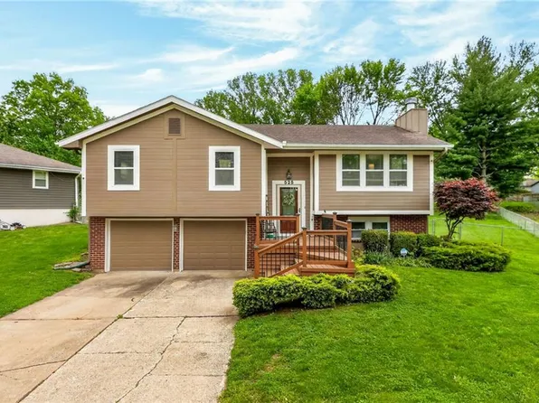 525 NE Noeleen Ln, Lees Summit, MO 64086