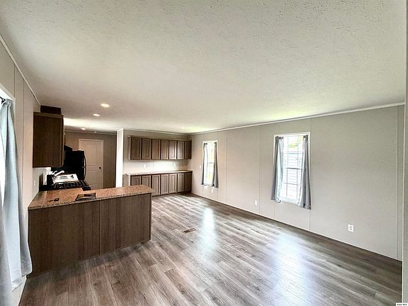 3rd image of 40 Zent Ave