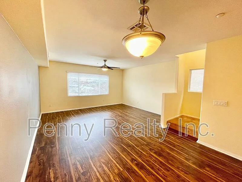 3 bed, 3.0 bath, 1606 sqft, $3,995 — Photo 3