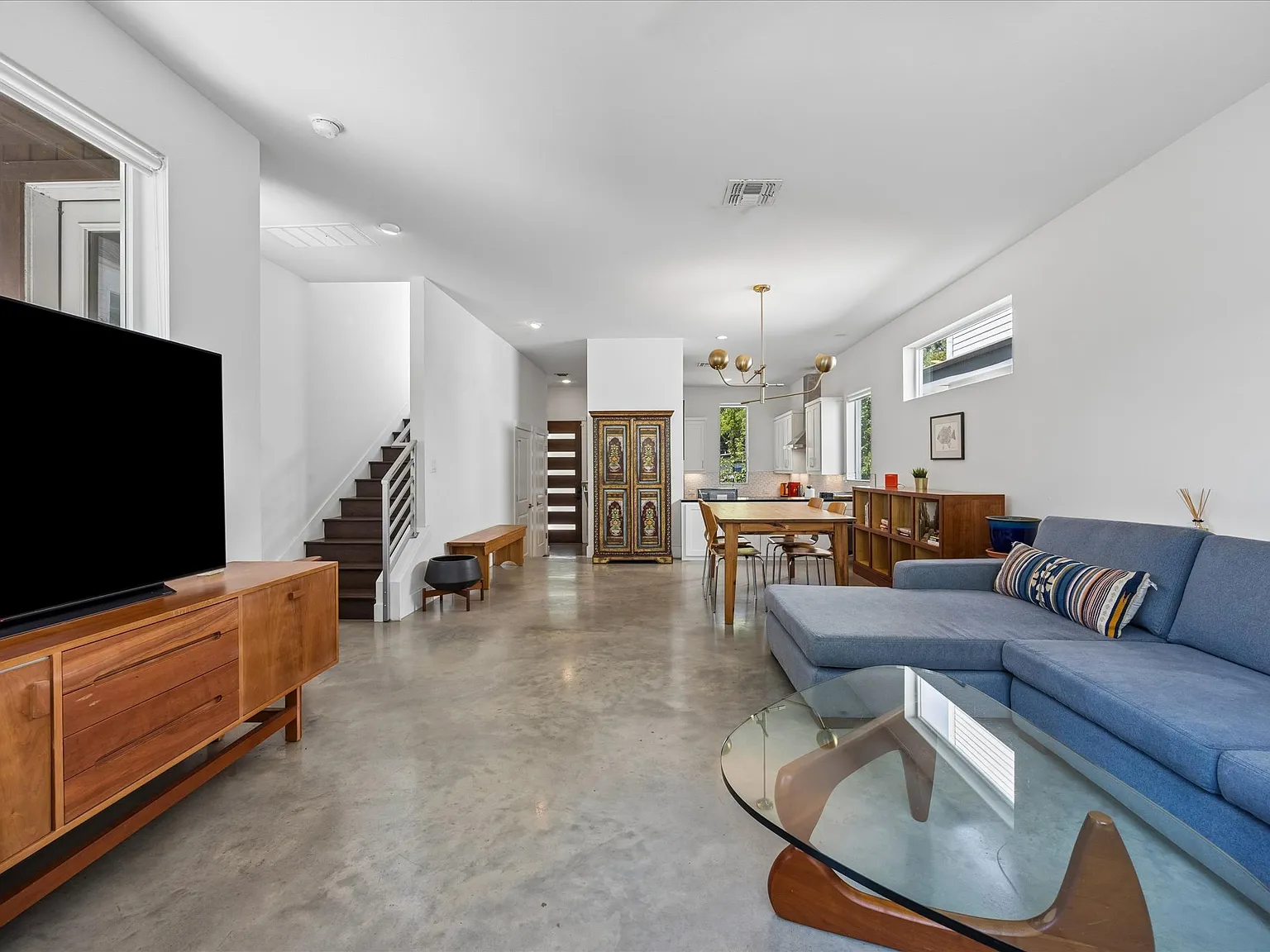 2 bed, 2.5 bath, 1652 sqft, $3,200 — Photo 3