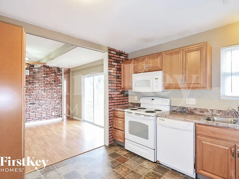2064 Aristocrat Dr — Photo 6