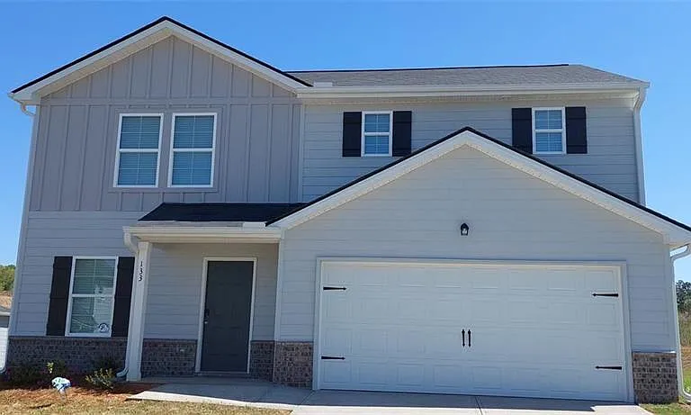 133 Oxford Ln — Photo 3