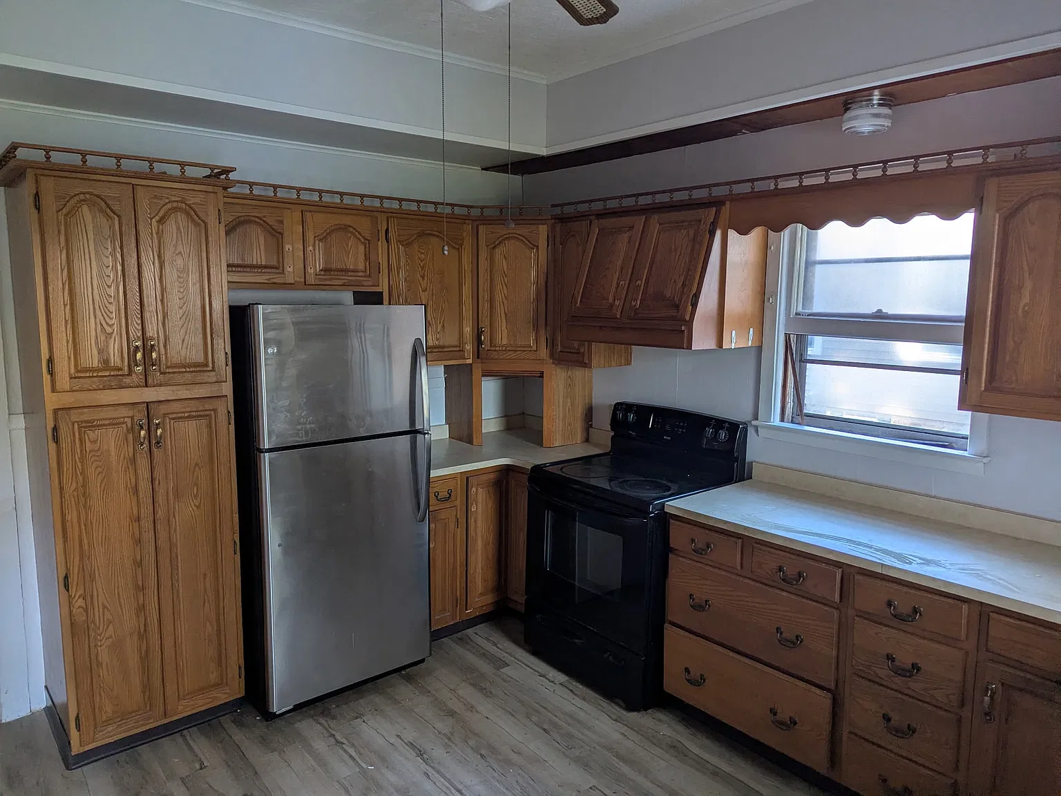 3 bed, $1,900 — Photo 2