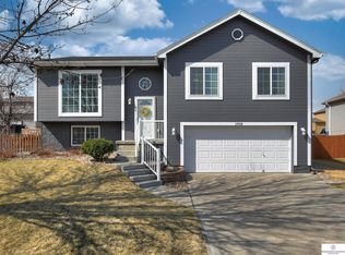 1908 Southview Dr, Papillion, NE 68046