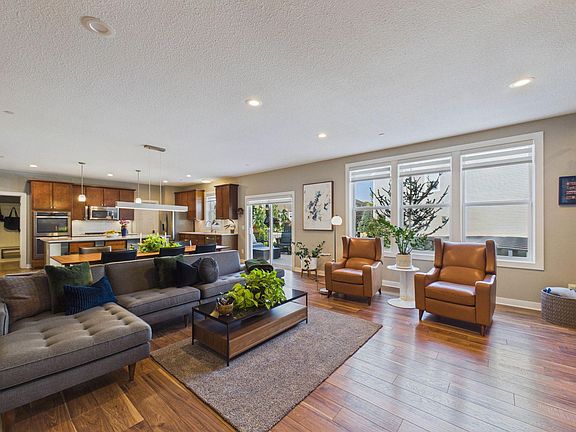 3rd image of 500 Devine Dr