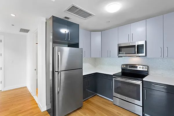 Rented by Safdie Realty Group | media 46