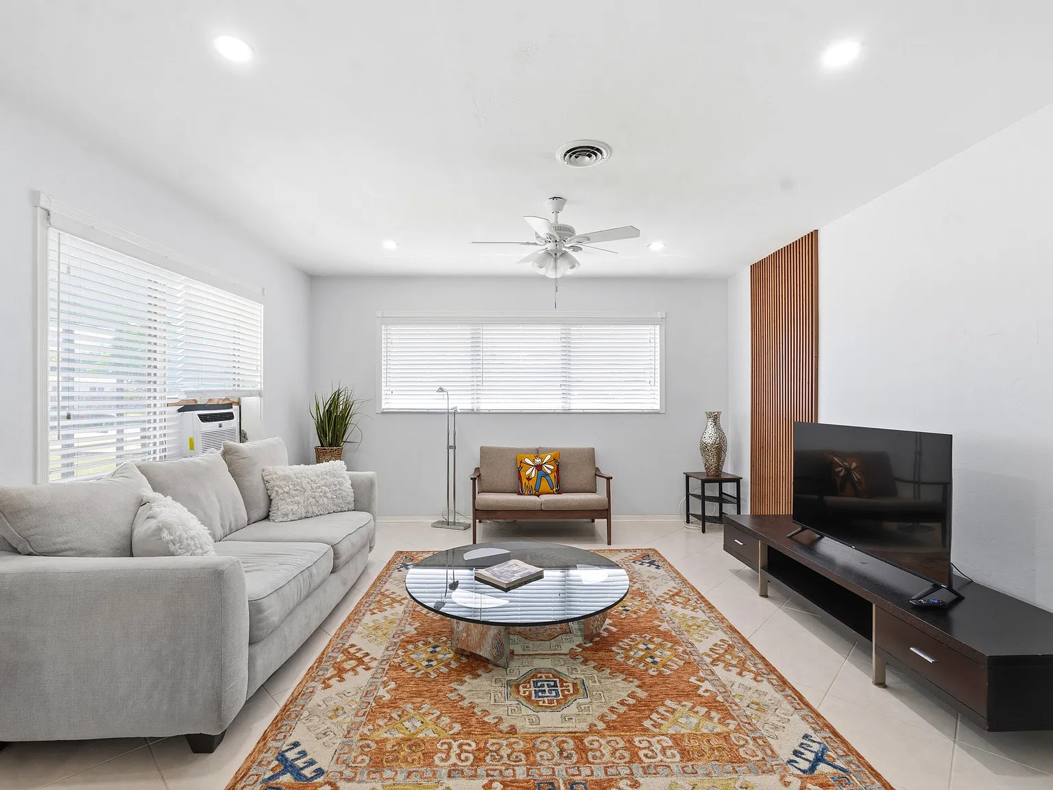 1 bed, 1.0 bath, 3798 sqft, $2,500 — Photo 2