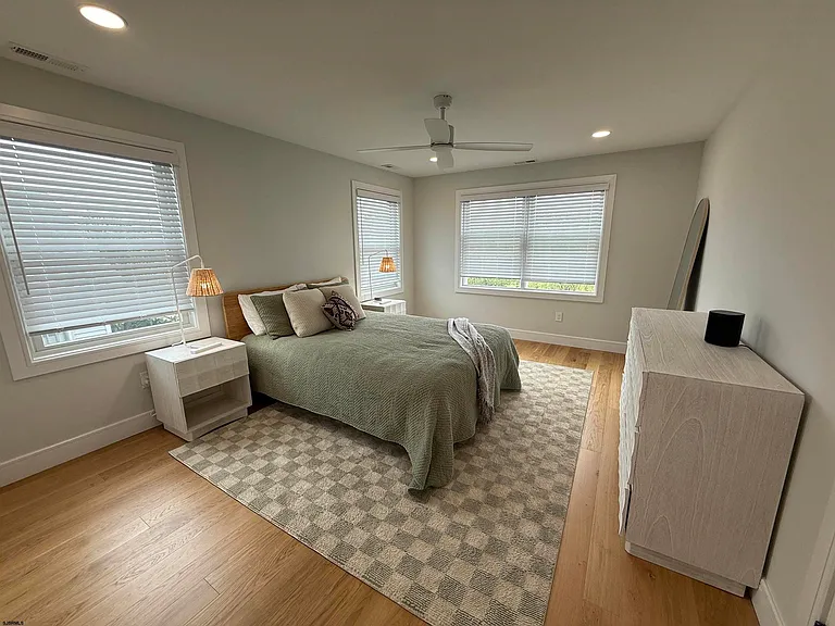 7607 Burk Ave — Photo 32