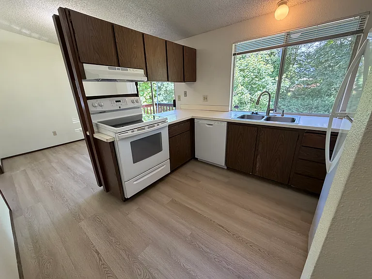 8605 22nd St W — Photo 3