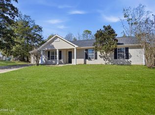 10673 Oak Crest Dr N, Biloxi, MS 39532