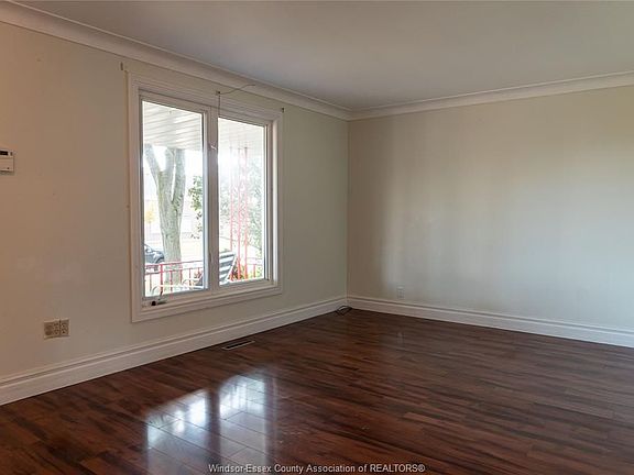 5th image of 1647 Windsor Ave