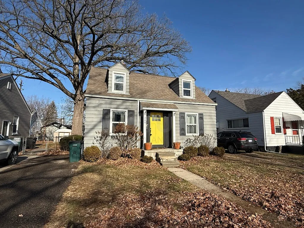 389 Channing St photo 1