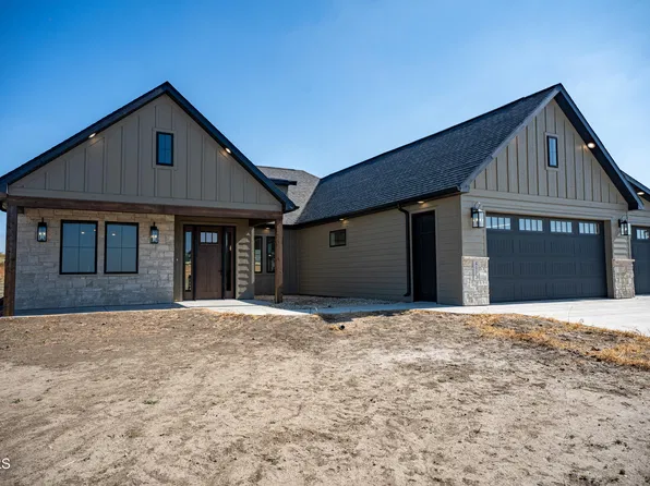 4113 Clairmont Rd, Bismarck, ND 58503