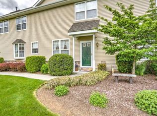 400 Country Ln, Morgantown, PA 19543