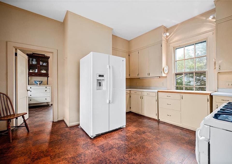 16th image of this home