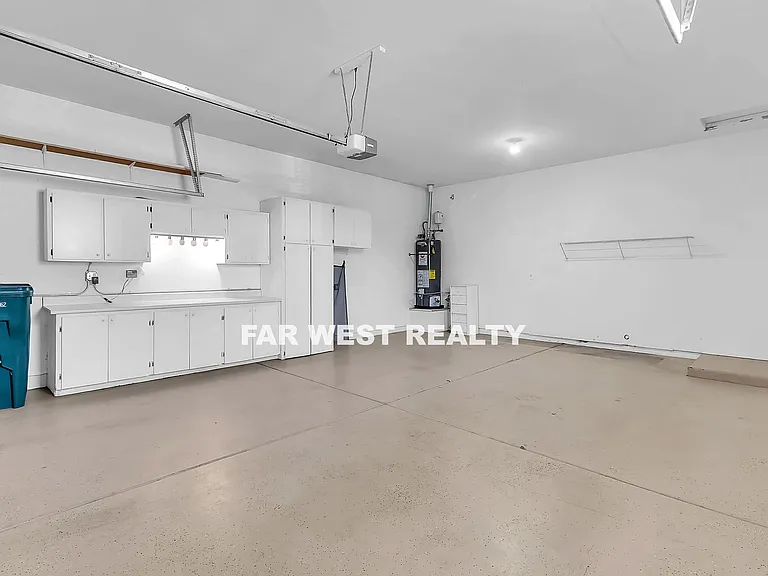 5251 N Celestine Ct — Photo 32
