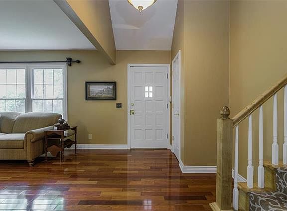 4th image of 14500 S Village Dr
