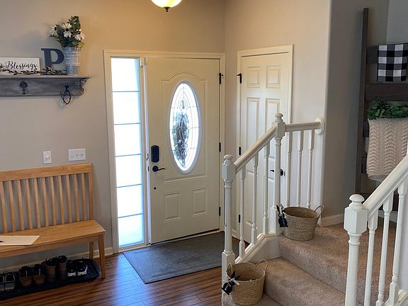 5th image of 10605 S 110th St