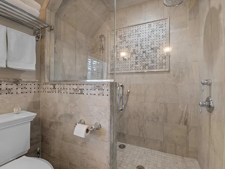 12 Hampton Rd — Photo 25
