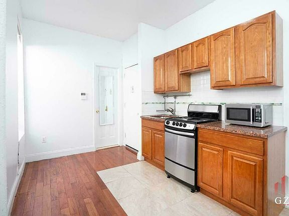4th image of 320 E 109th St APT 18