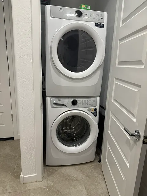 Studio, 2529 sqft, $1,200 — Photo 3