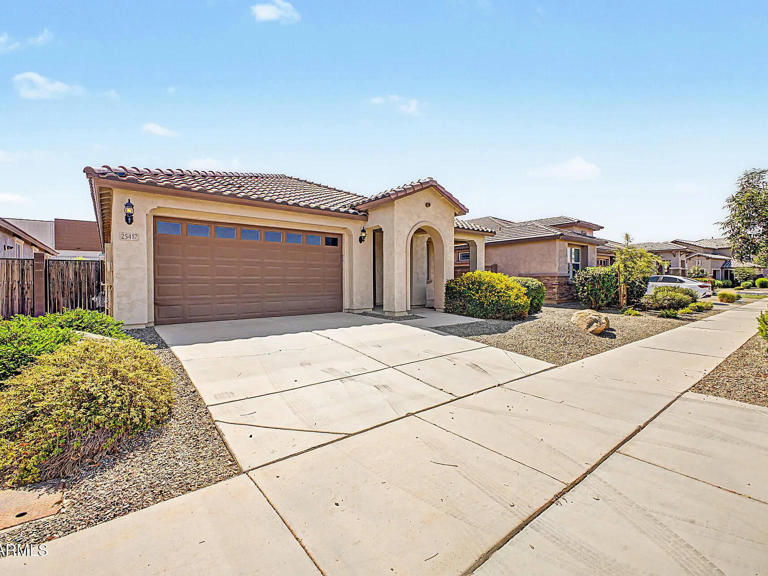 4 bed, 2.0 bath, 2184 sqft, $2,499 — Photo 2