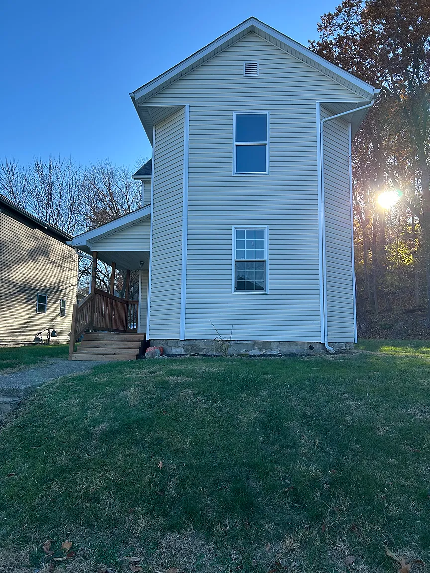 432 Abington Ave photo 1