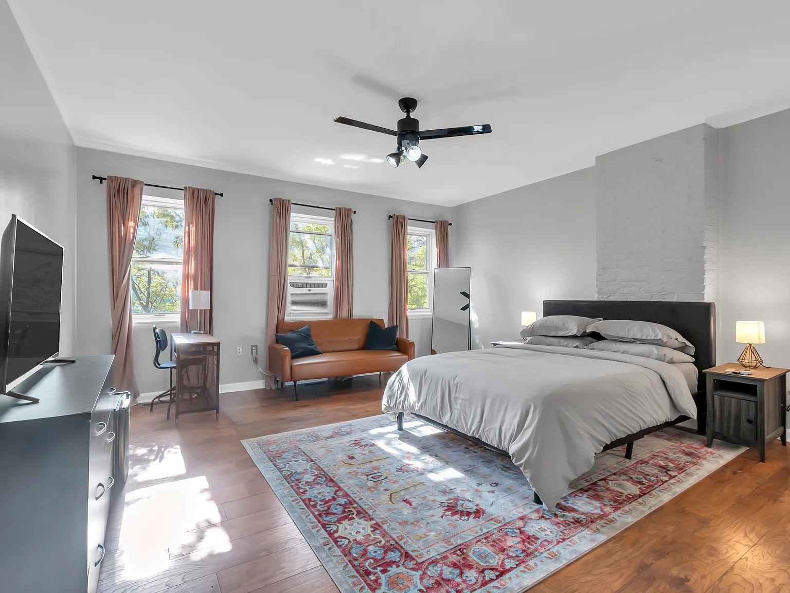 Hopkins Medical Apartment Rentals — Photo 1
