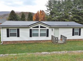507 College St, Narrows, VA 24124