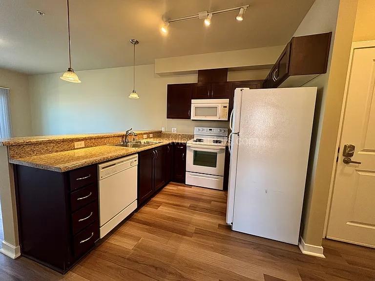 200 E Maple St — Photo 204