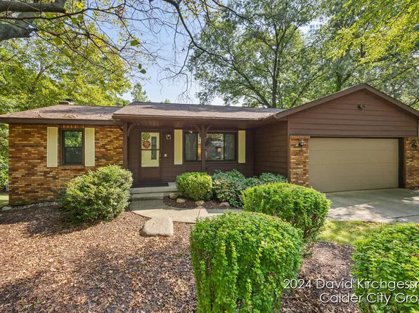 2426 Glen Valley Dr NW, Grand Rapids, MI 49544