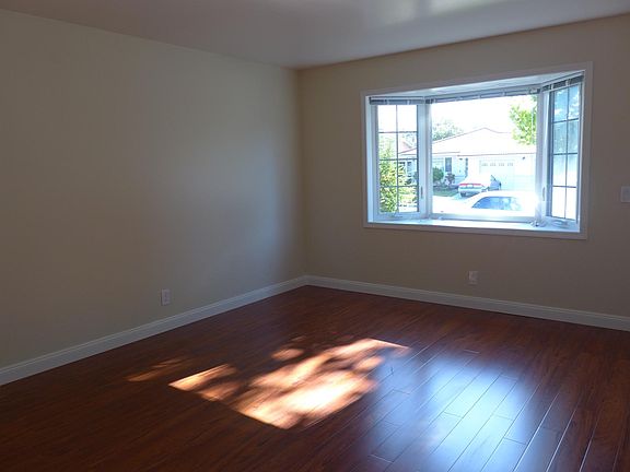 3rd image of 947 Desert Isle Dr
