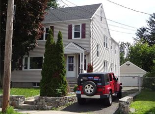 320-322 Wayne St, Bridgeport, CT 06606