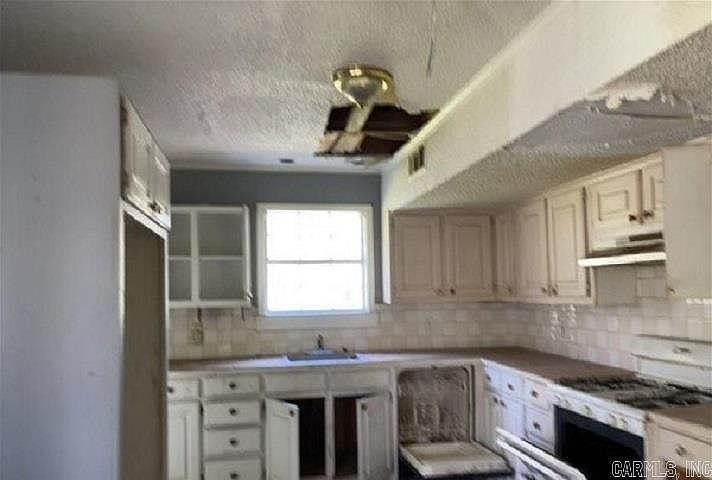 2nd image of 700 W Daniels St