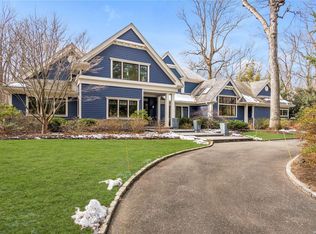 16 Old House Ln, Port Washington, NY 11050