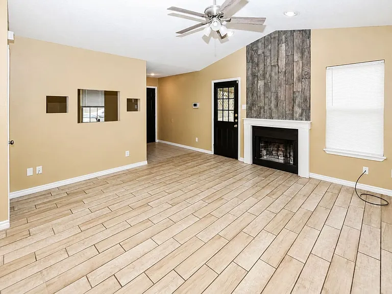 2213 Dickens Dr — Photo 4