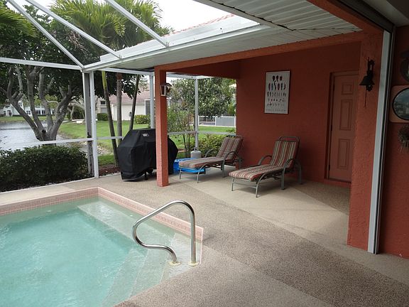 Side Patio with pool bath