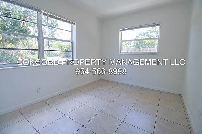 835 SW 4th St #1 — Photo 5