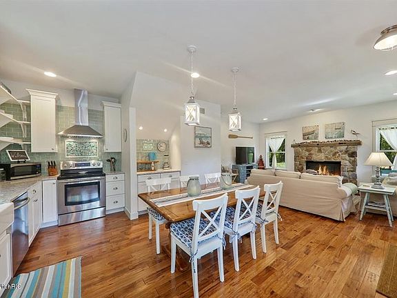 4th image of 1120 Golfmere Dr