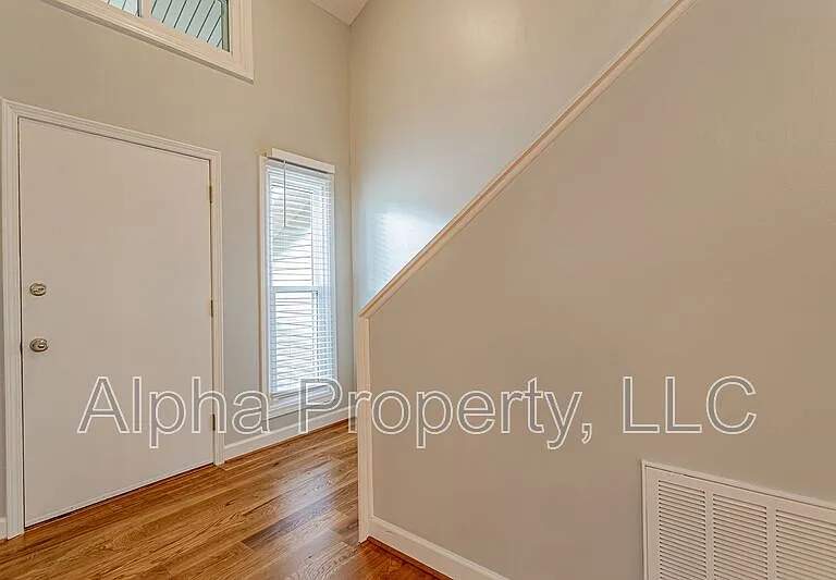 108 Duquesne Dr — Photo 4